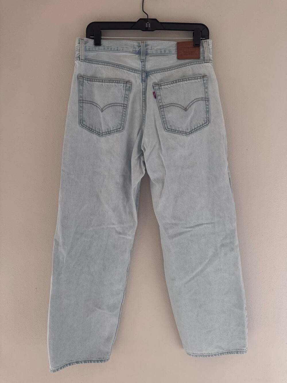 Levi's Size 28 Baggy Dad Jean w/ Leather Patch - Picture 3 of 11